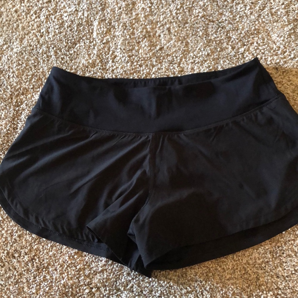 Vuori Shorts